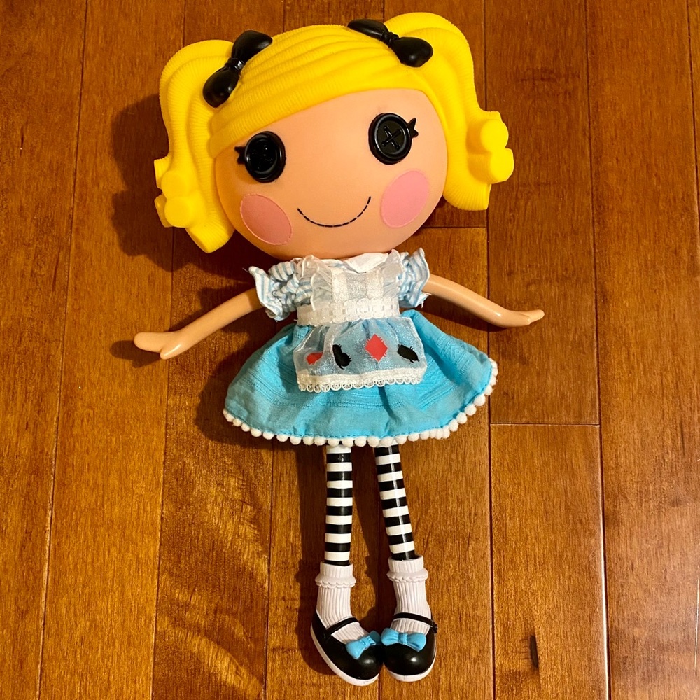 Alice in Lalaloopsyland